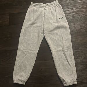 Women’s Nike sportswear Phoenix Fleece size S(4-6)